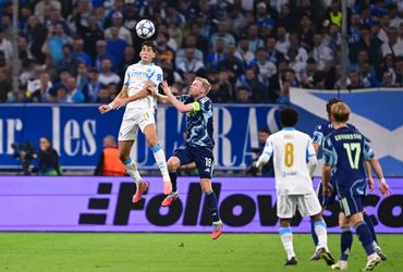 Marseille vs AFC Ajax (02:00 – 01/10)