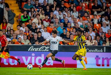 Valencia CF vs Real Oviedo (01:00 – 01/10)